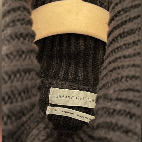 Cropped Turtle Neck Sweater - Picture 2 of 2